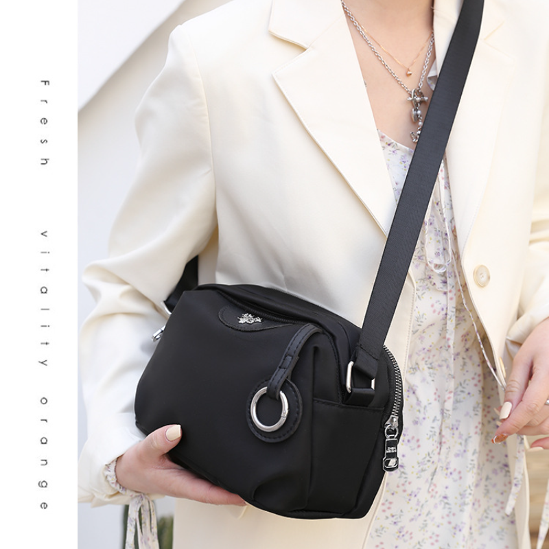 【火爆促銷，買一送一】新款牛津布斜跨休閒女包 高品質布料 柔軟 防水 耐磨