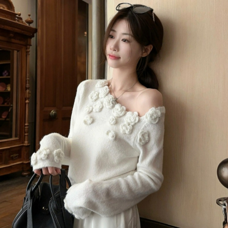 純慾風露肩疊穿花朵設計感短版內搭針織毛衣