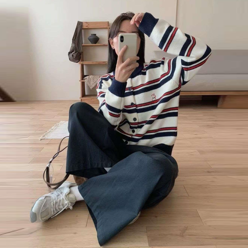 限量發售！減齡撞色條紋針織外套 可愛刺繡