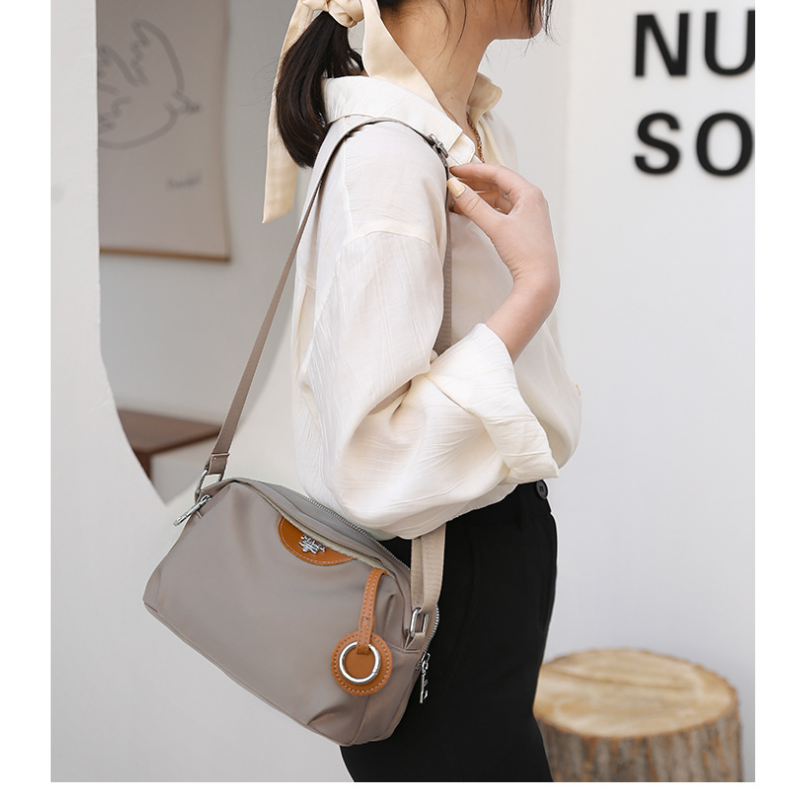 【火爆促銷，買一送一】新款牛津布斜跨休閒女包 高品質布料 柔軟 防水 耐磨