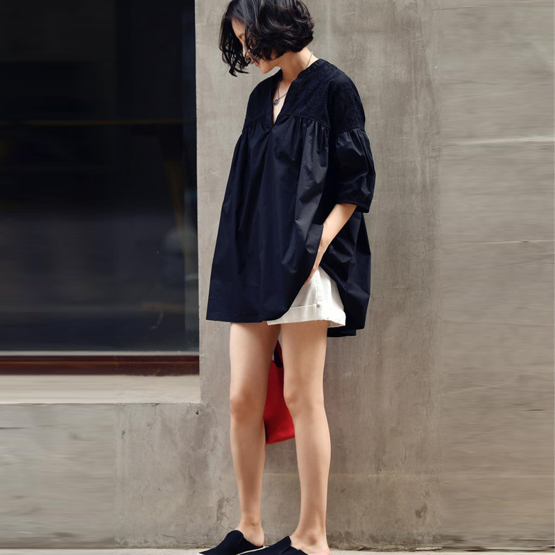 簡約．V領蕾絲拼接上衣 鏤空繡花 寬鬆V領 短袖襯衫