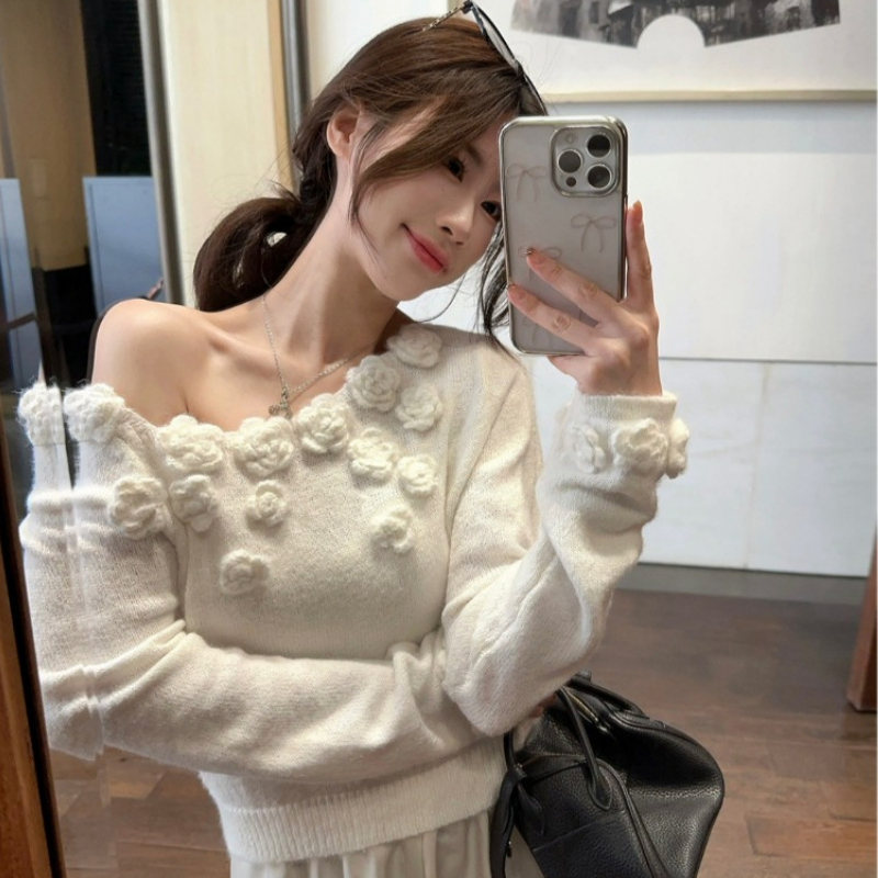 純慾風露肩疊穿花朵設計感短版內搭針織毛衣