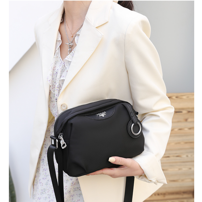 【火爆促銷，買一送一】新款牛津布斜跨休閒女包 高品質布料 柔軟 防水 耐磨